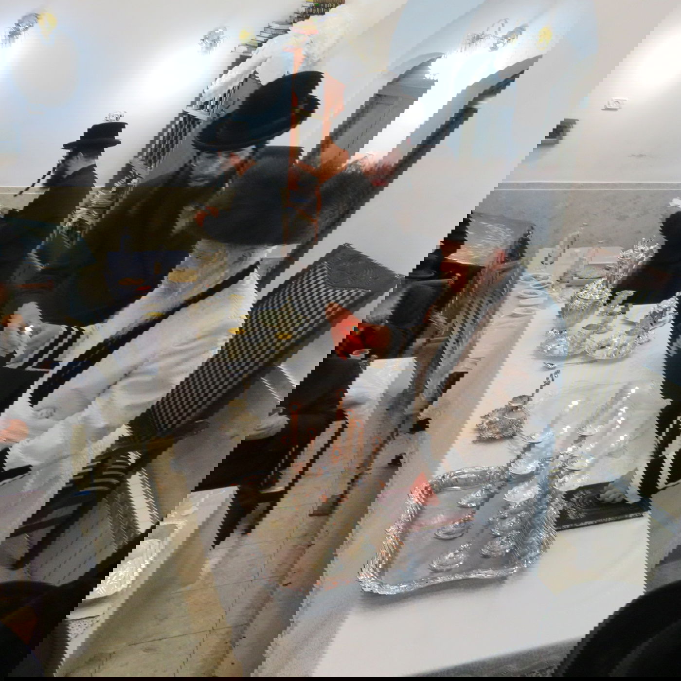 טיש 'פסח שני' בחסידות קרעטשניף סיגעט