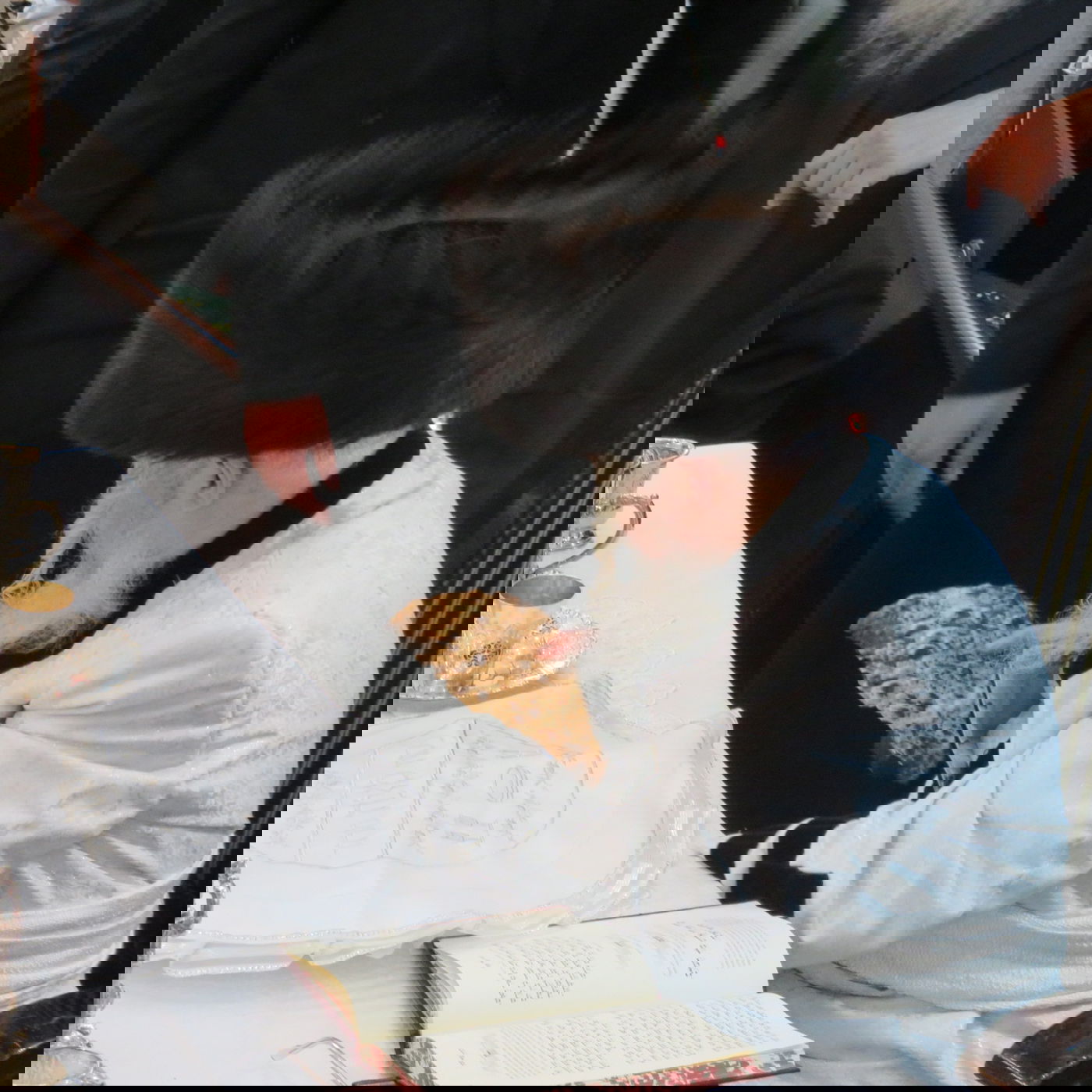 טיש 'פסח שני' בחסידות קרעטשניף סיגעט