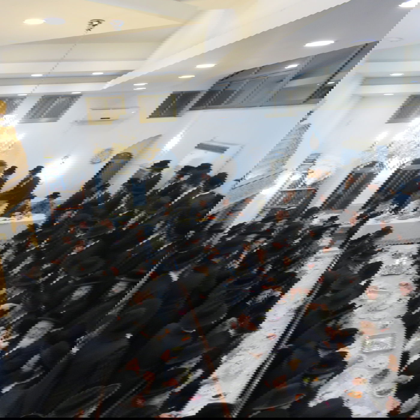 טיש 'פסח שני' בחסידות קרעטשניף סיגעט