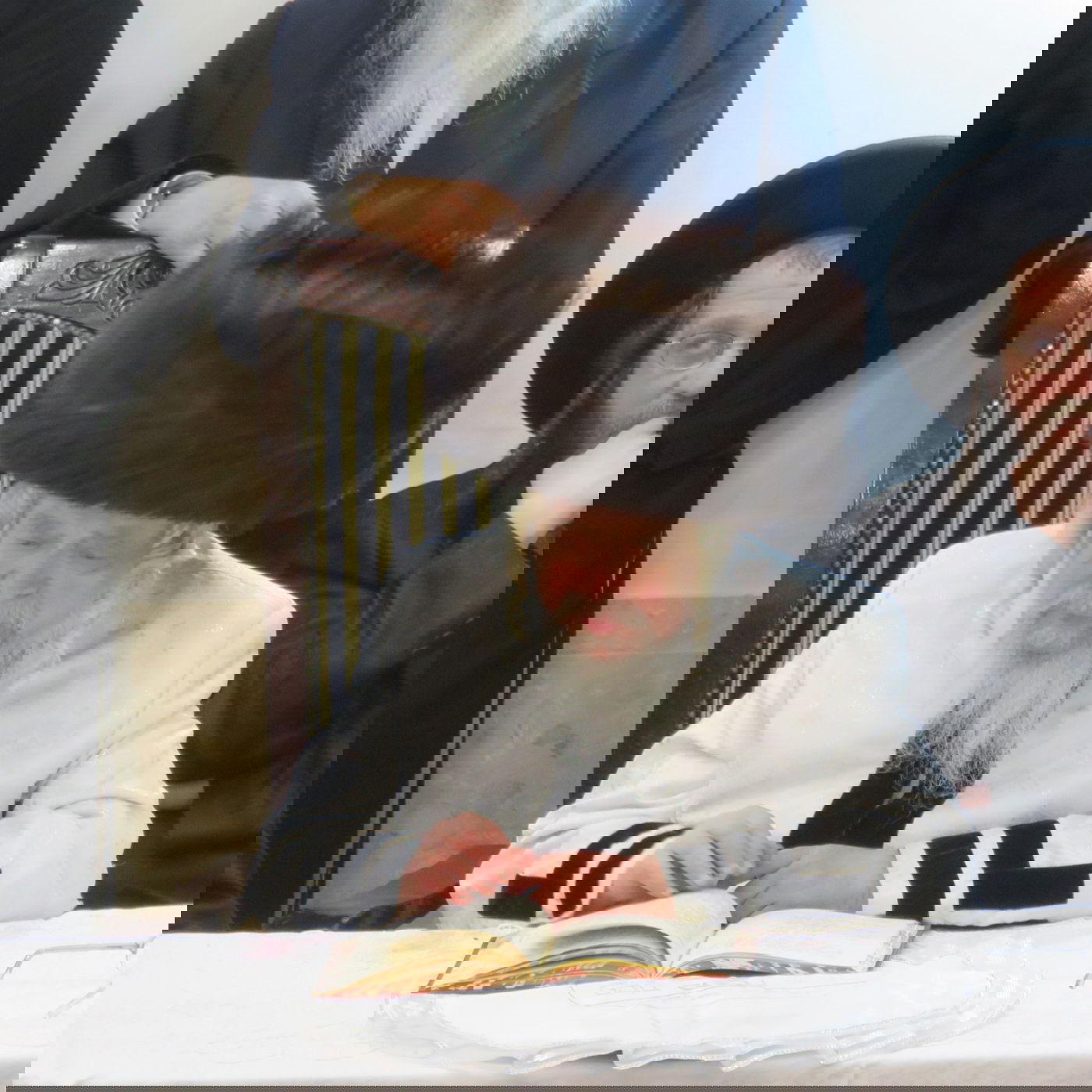 טיש 'פסח שני' בחסידות קרעטשניף סיגעט