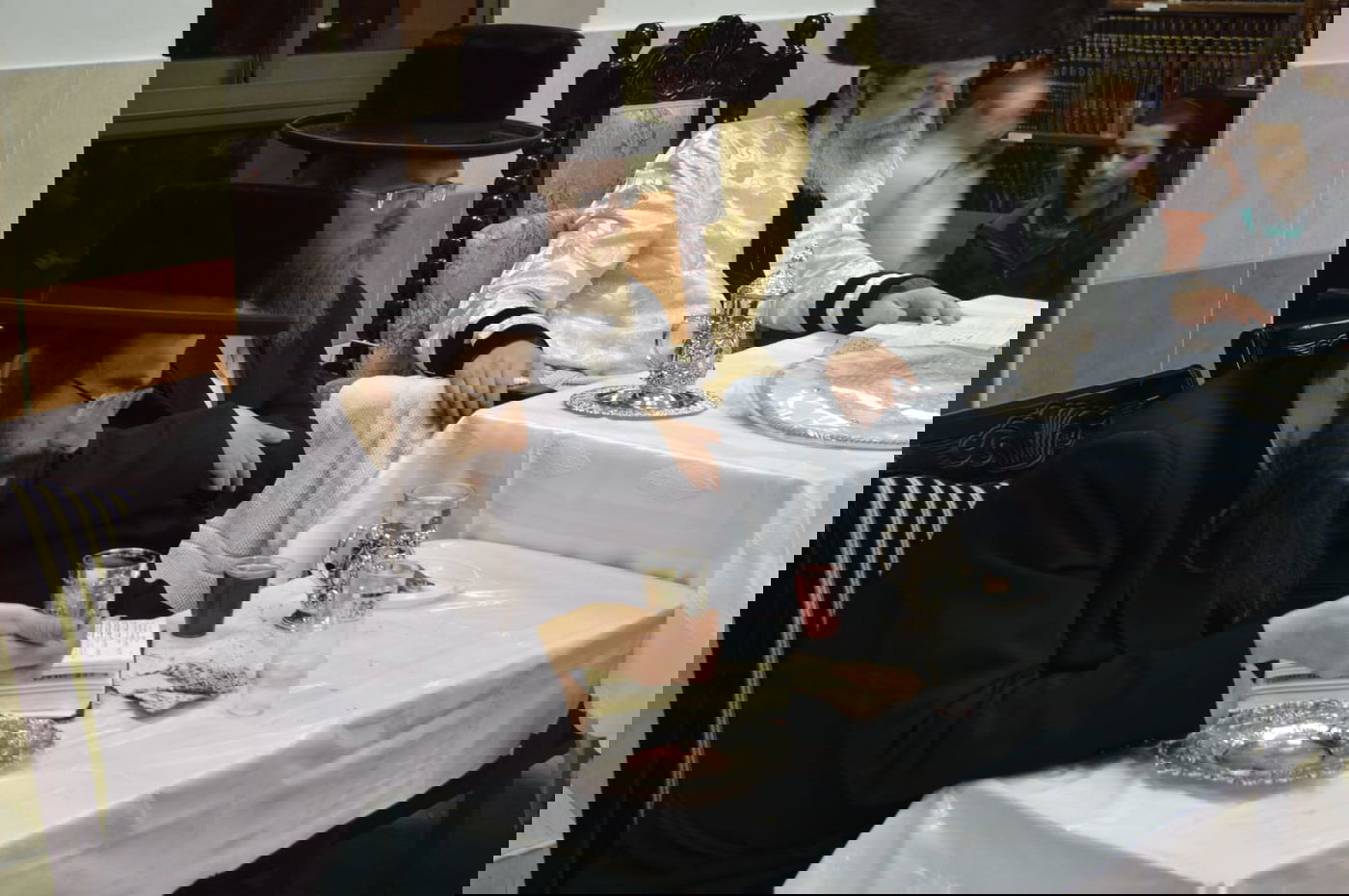 'טיש פסח שני' בחצר נדבורנה-ביתר. תיעוד