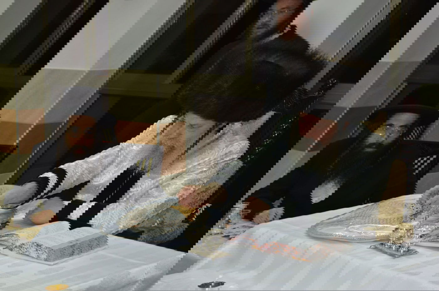 'טיש פסח שני' בחצר נדבורנה-ביתר. תיעוד