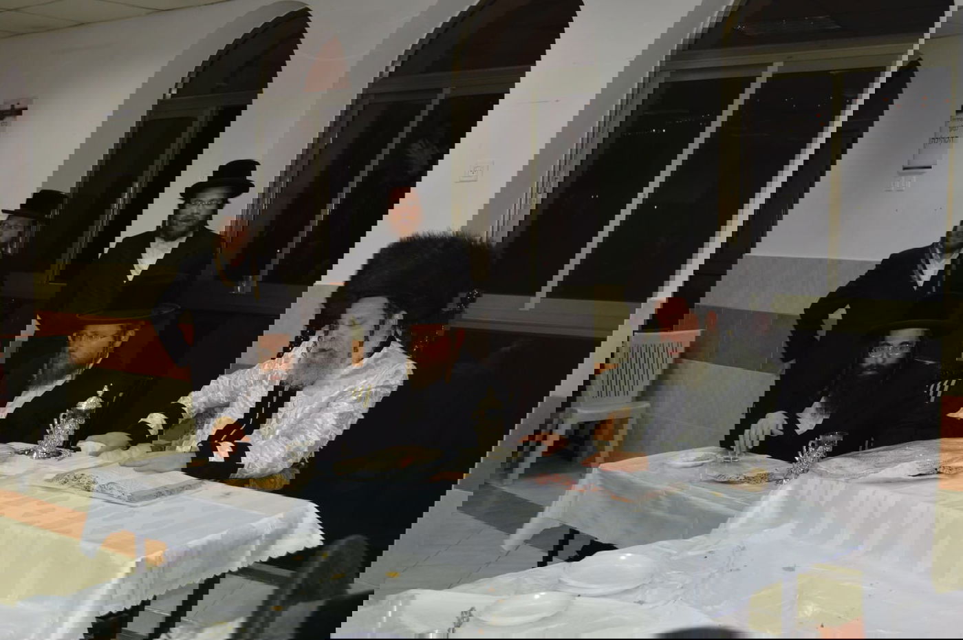 'טיש פסח שני' בחצר נדבורנה-ביתר. תיעוד