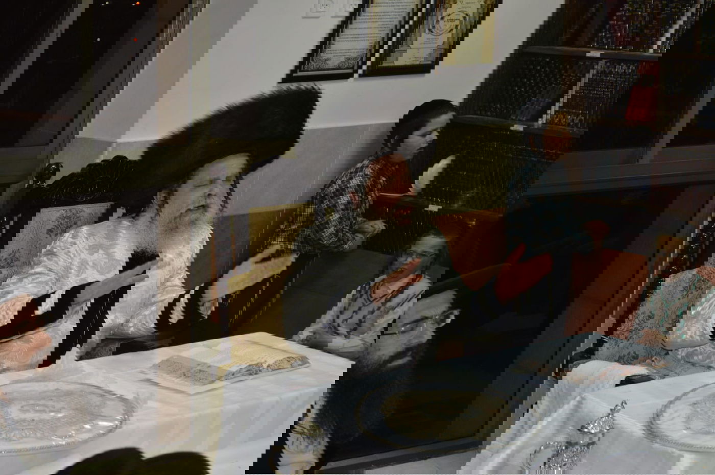 'טיש פסח שני' בחצר נדבורנה-ביתר. תיעוד