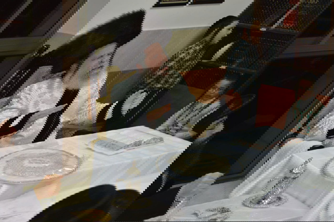 'טיש פסח שני' בחצר נדבורנה-ביתר. תיעוד