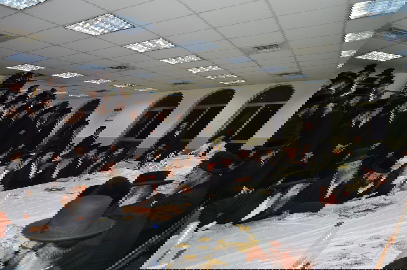 'טיש פסח שני' בחצר נדבורנה-ביתר. תיעוד