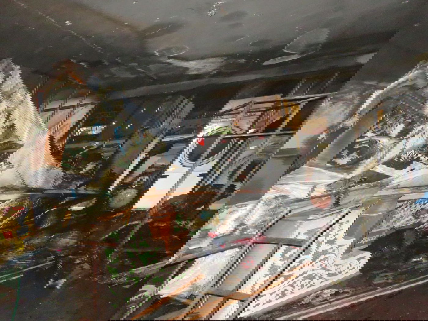 הבחורים נמלטו מבניין הישיבה אפוף העשן