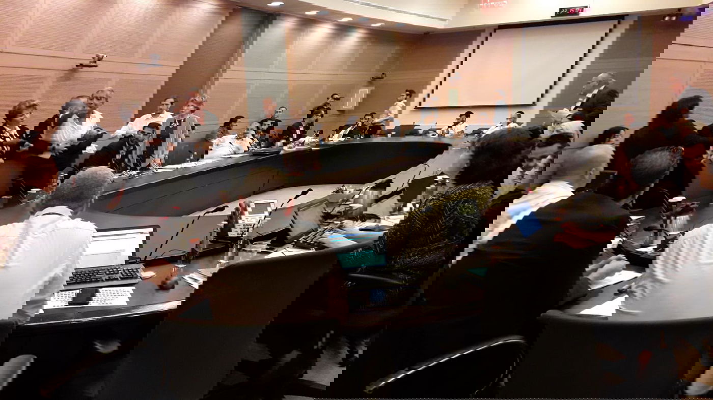 חברי האופוזיציה נטשו את הדיון וחזרו. צפו