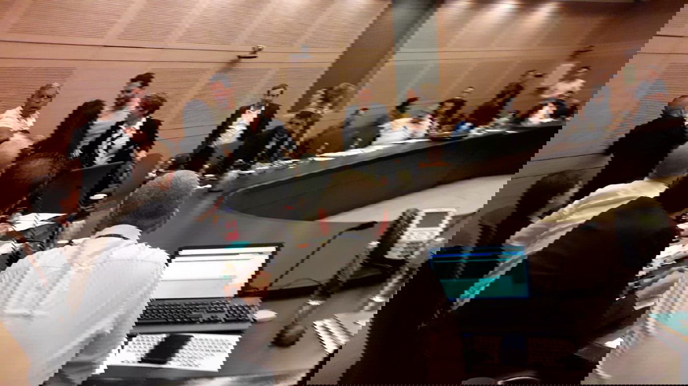 חברי האופוזיציה נטשו את הדיון וחזרו. צפו