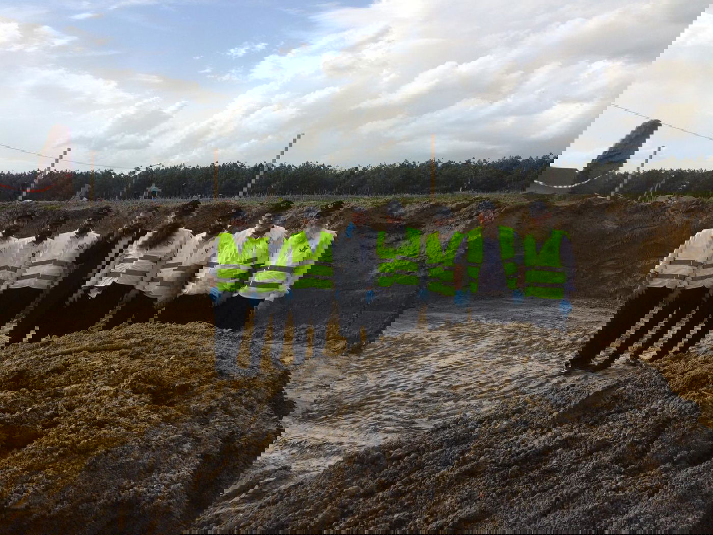 עצמותיהם של יהודי בריסק שנרצחו בשואה - מובאים לקבורה • צפו