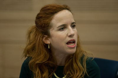 יולי אדלשטיין זעם על סתיו שפיר: "תרדי מכאן כבר"