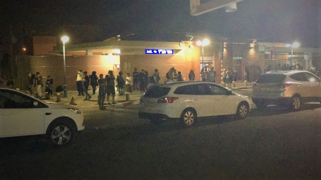 "הורידו אותנו באמצע שום מקום"