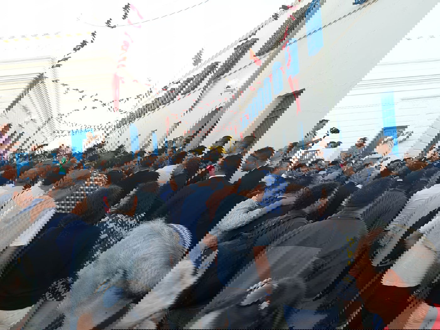 ל"ג בעומר בג'רבה: ראש הממשלה המקומי הצטרף לחוגגים