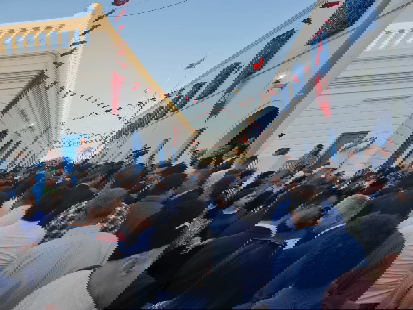 ל"ג בעומר בג'רבה: ראש הממשלה המקומי הצטרף לחוגגים