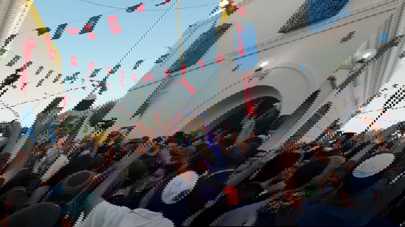 ל"ג בעומר בג'רבה: ראש הממשלה המקומי הצטרף לחוגגים