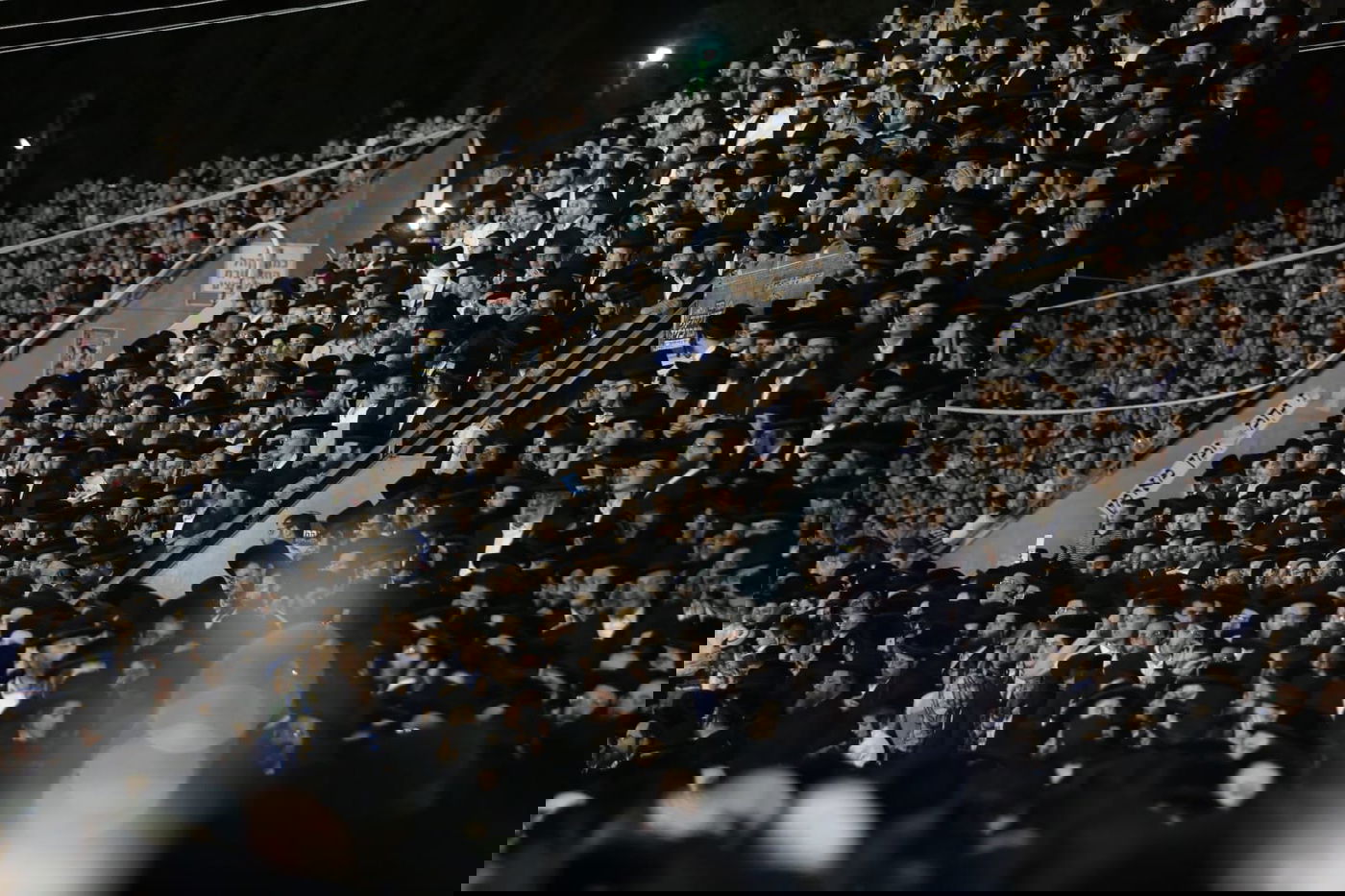 מירון: צפו במעמד ההדלקה המרכזי של האדמו"ר מבאיאן