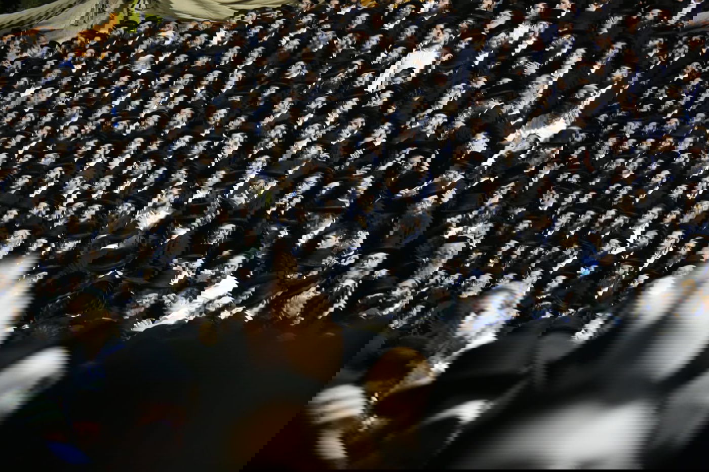 מירון: צפו במעמד ההדלקה המרכזי של האדמו"ר מבאיאן