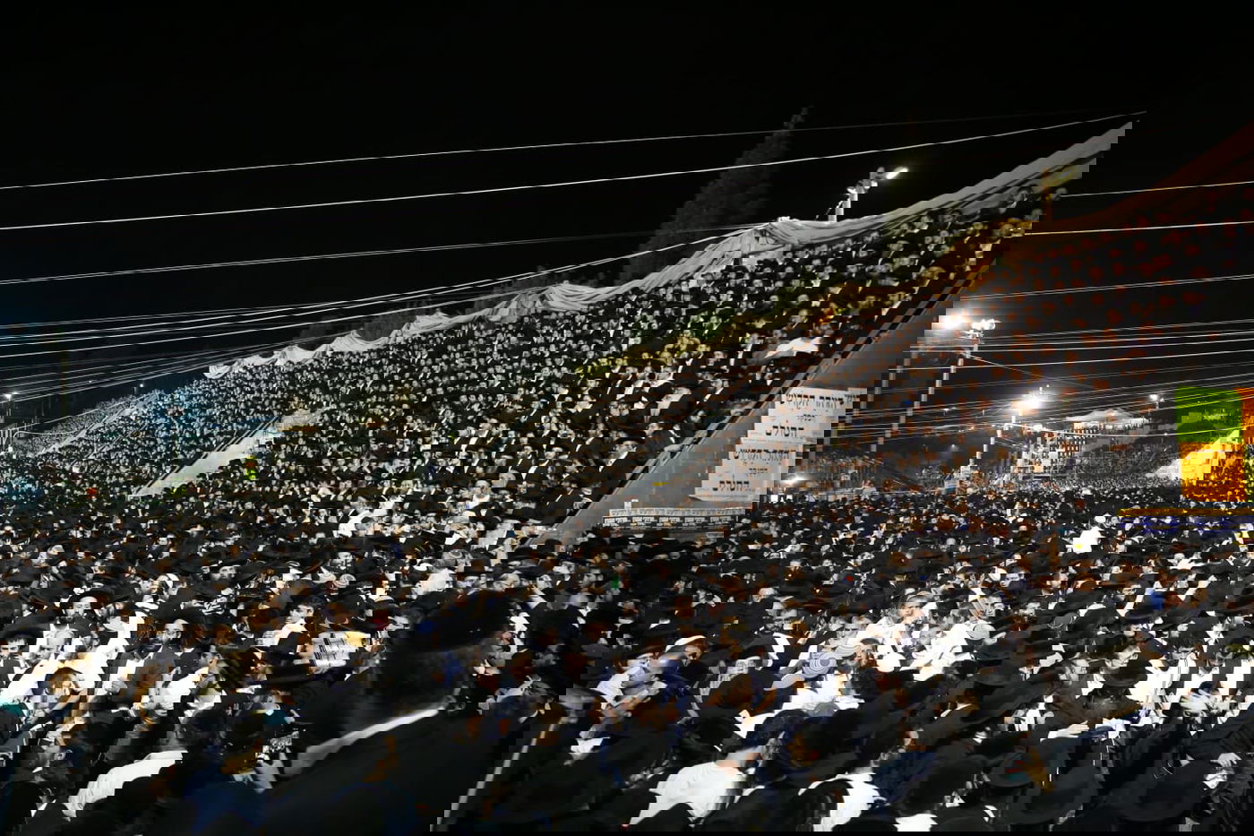 מירון: צפו במעמד ההדלקה המרכזי של האדמו"ר מבאיאן