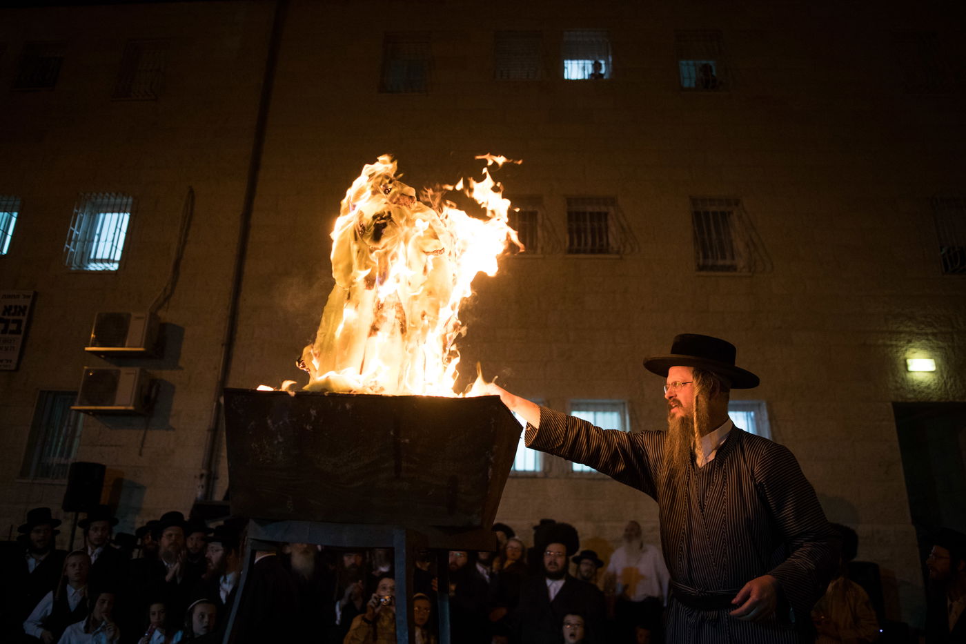 ל"ג בעומר: כך הדליקו מדורות במאה שערים