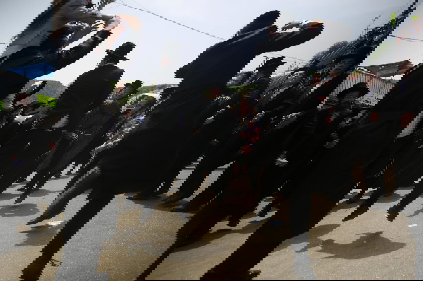 מירון: המקובל ערך חלאקה לילדים. תיעוד