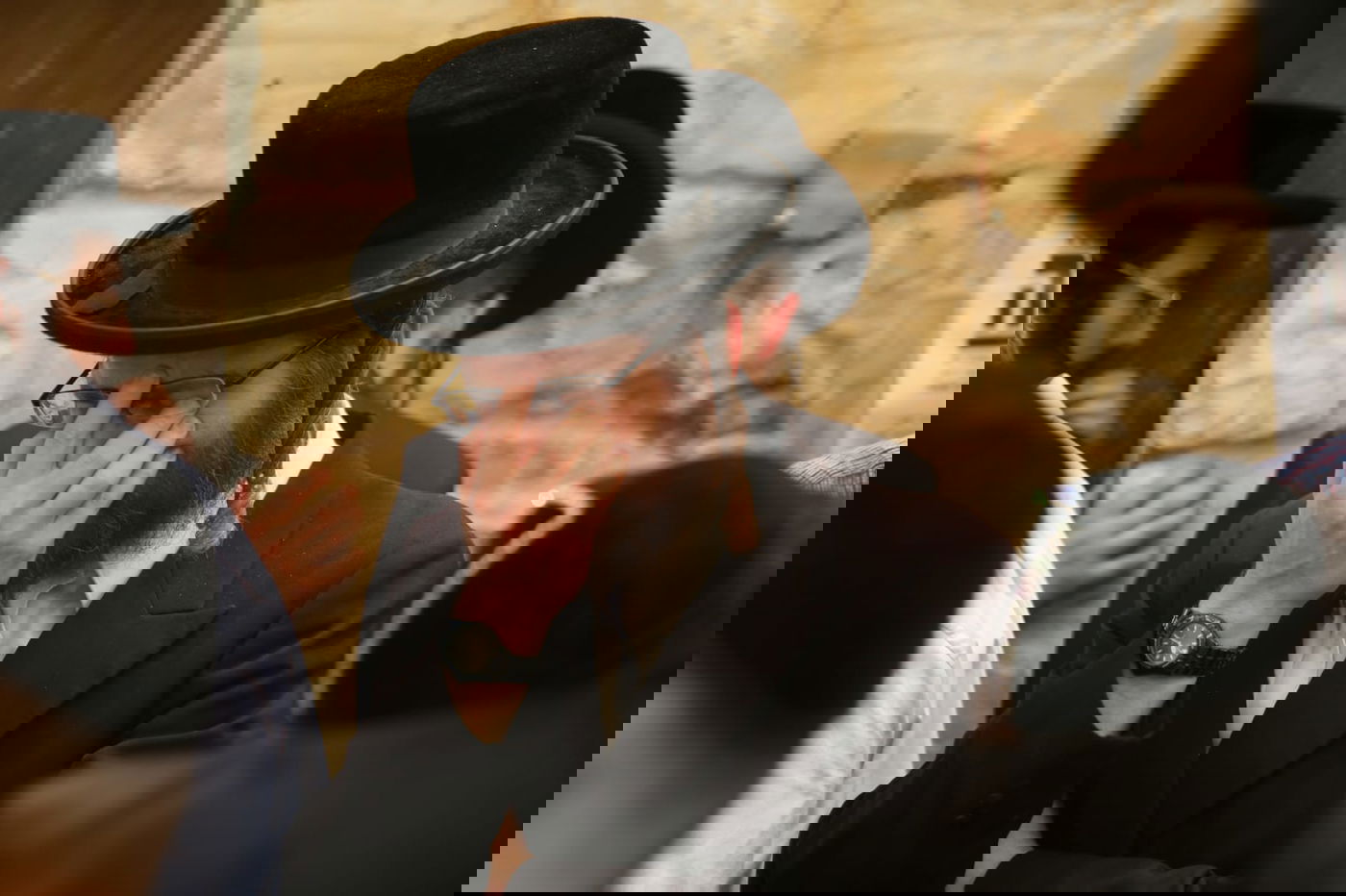 שמחה ללא הפסקה: צפו בחצר ציון הרשב"י