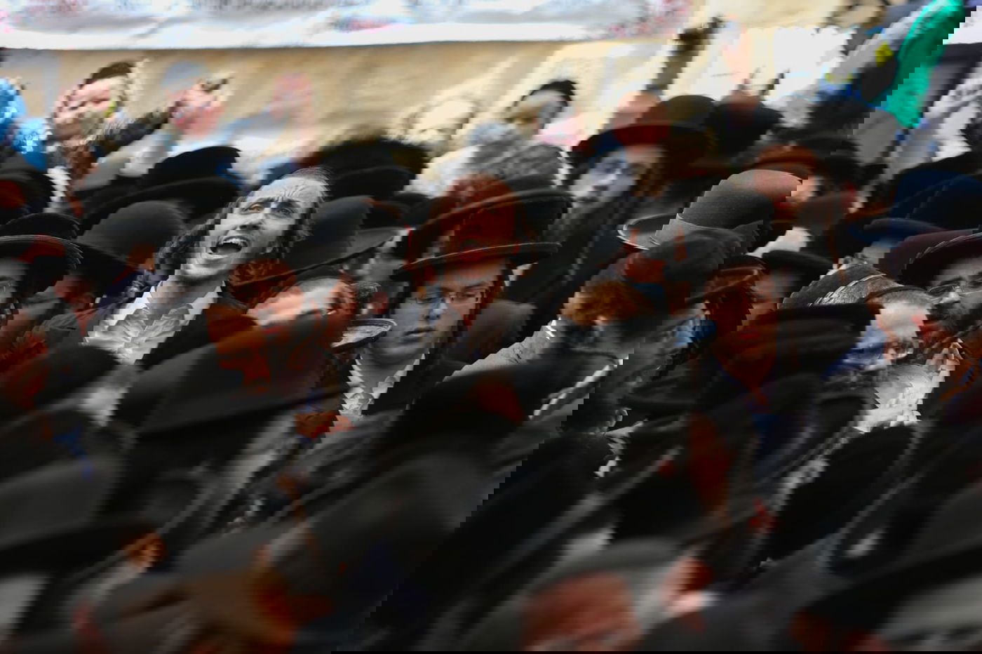 שמחה ללא הפסקה: צפו בחצר ציון הרשב"י