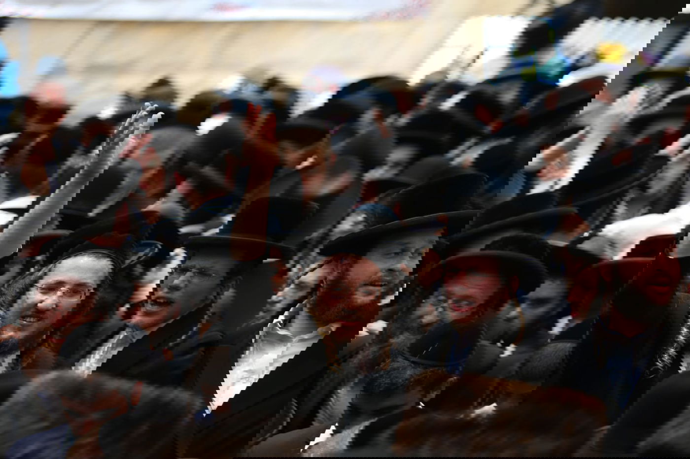 שמחה ללא הפסקה: צפו בחצר ציון הרשב"י