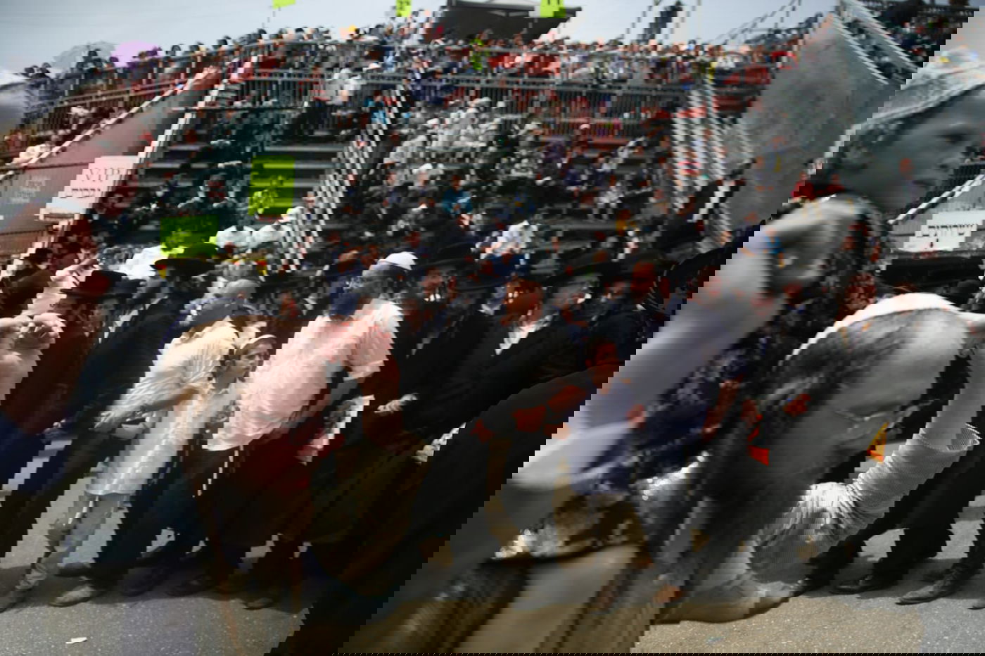 מירון: המקובל ערך חלאקה לילדים. תיעוד