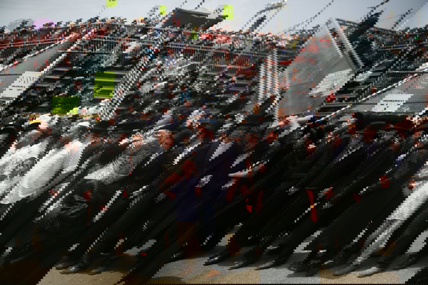 מירון: המקובל ערך חלאקה לילדים. תיעוד