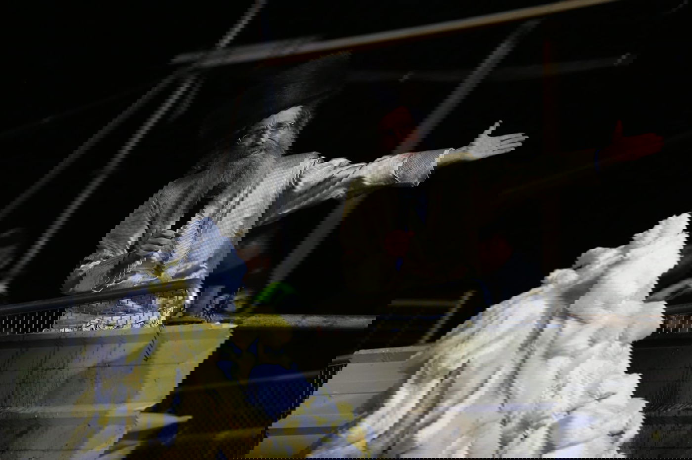 תיעוד מיוחד: ההדלקה של ר' מיילך בידרמן במירון