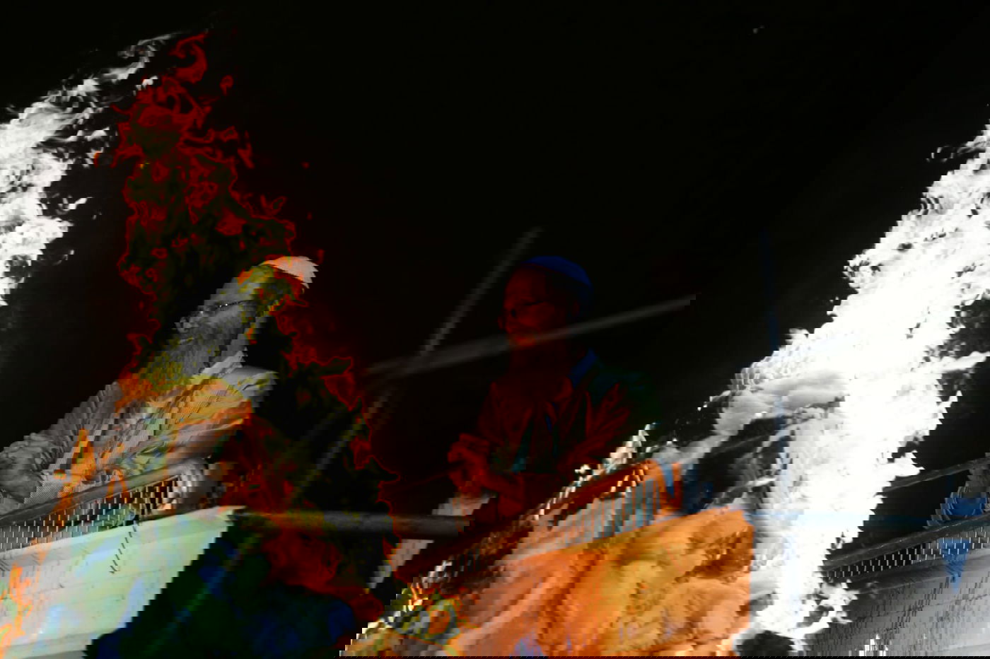 תיעוד מיוחד: ההדלקה של ר' מיילך בידרמן במירון