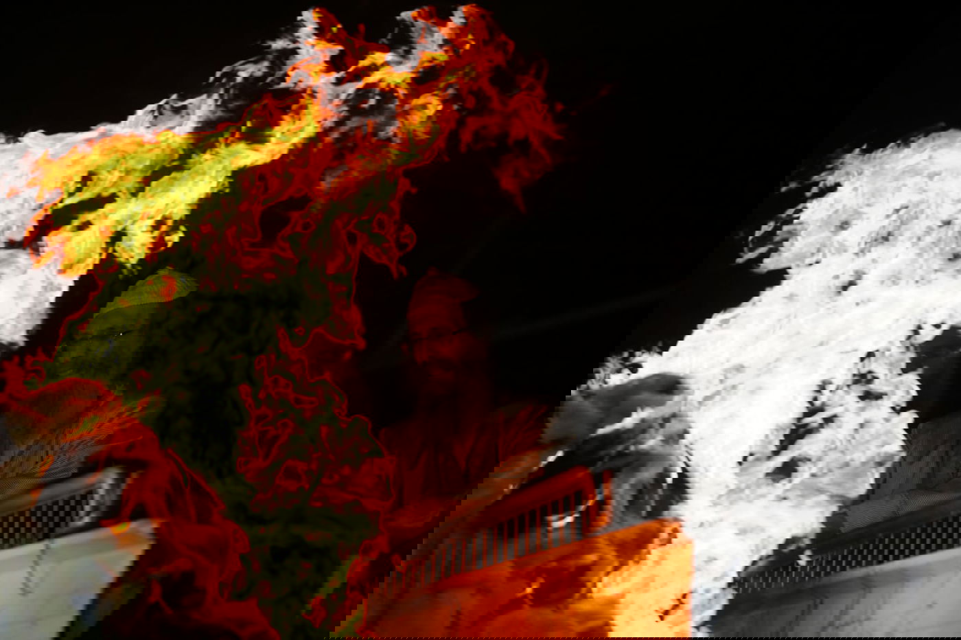 תיעוד מיוחד: ההדלקה של ר' מיילך בידרמן במירון