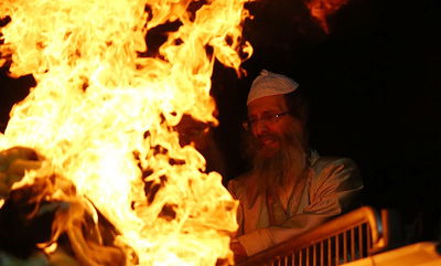 רבי מיילך בהדלקה במירון, הלילה