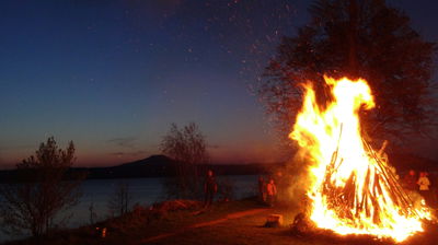 אז אילו דברים אשליך לאש המדורה השנה?