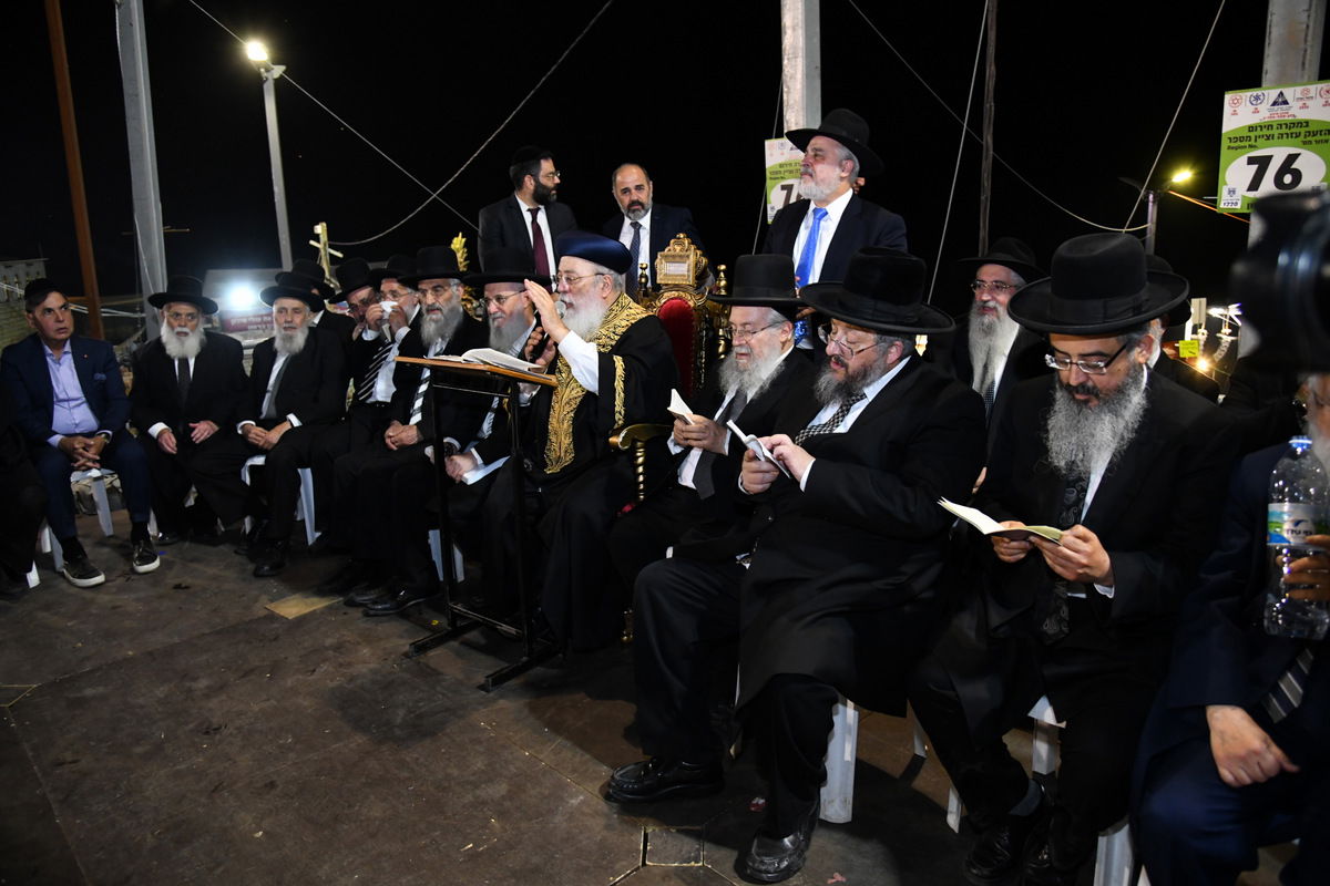 צפו: המונים בהדלקה הספרדית בציון במירון