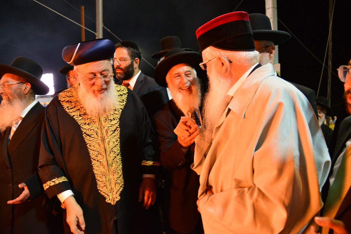 צפו: המונים בהדלקה הספרדית בציון במירון