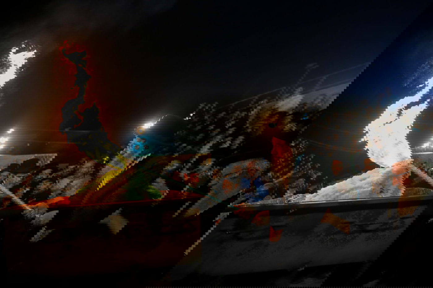 עם אלפי חסידיו; האדמו"ר מזוועהיל במירון