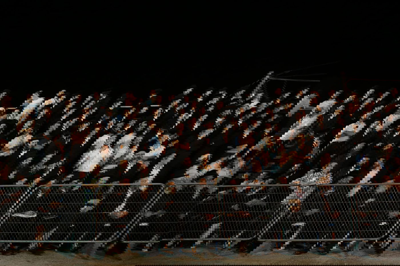 עם אלפי חסידיו; האדמו"ר מזוועהיל במירון