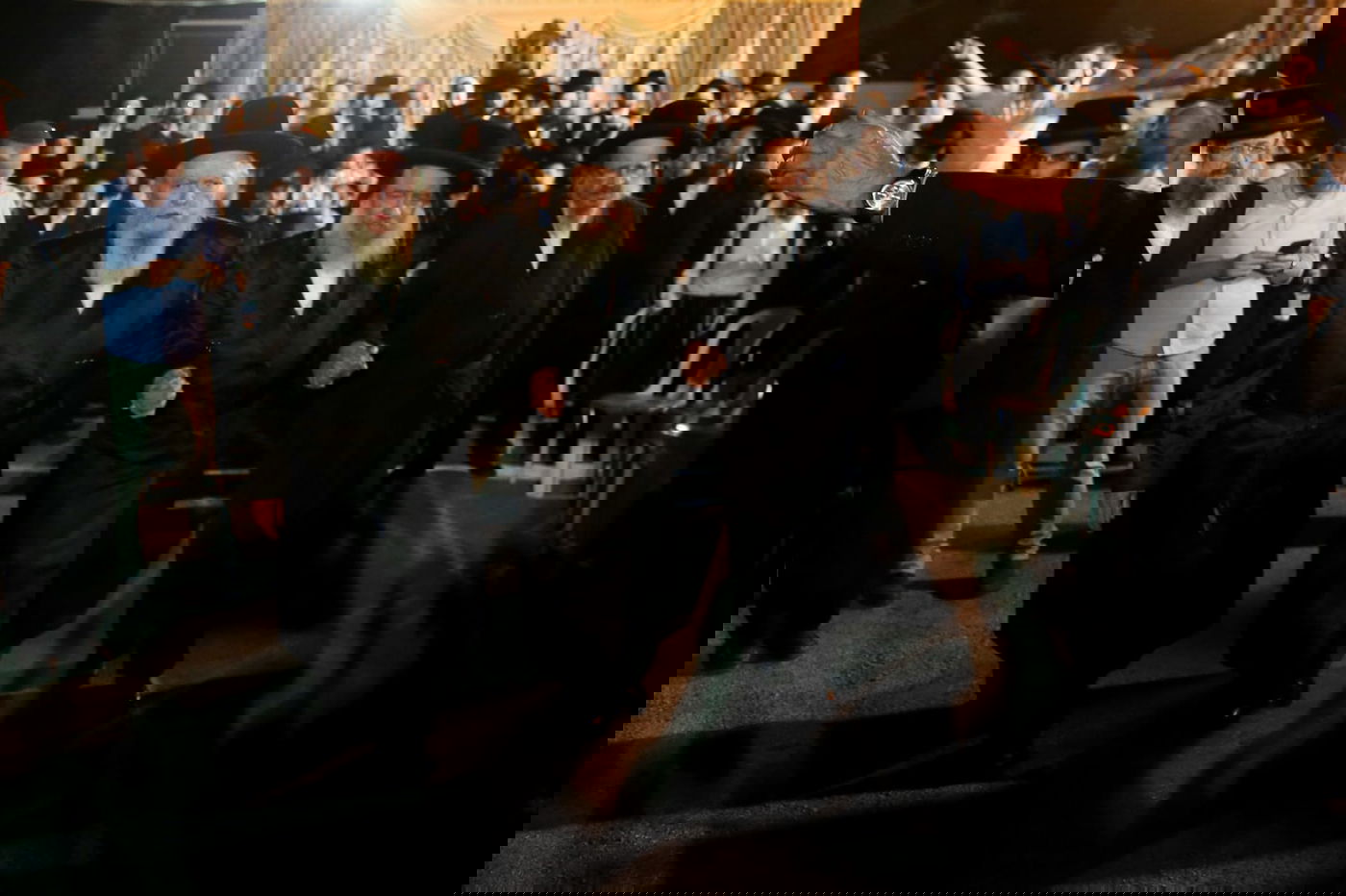 עם אלפי חסידיו; האדמו"ר מזוועהיל במירון