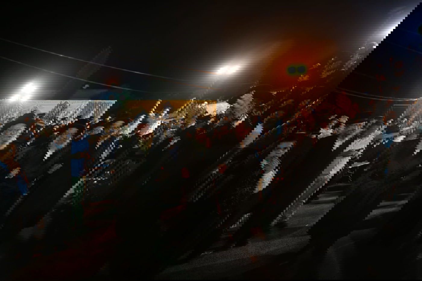 עם אלפי חסידיו; האדמו"ר מזוועהיל במירון