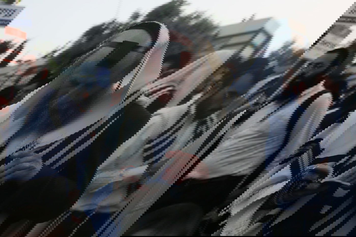 המונים בתפילה שחרית בציון הרשב"י במירון; כ- 400 נפגעו