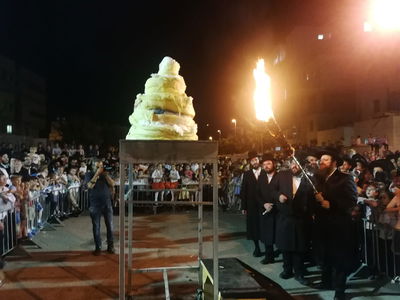 האדמו"ר בהדלקה