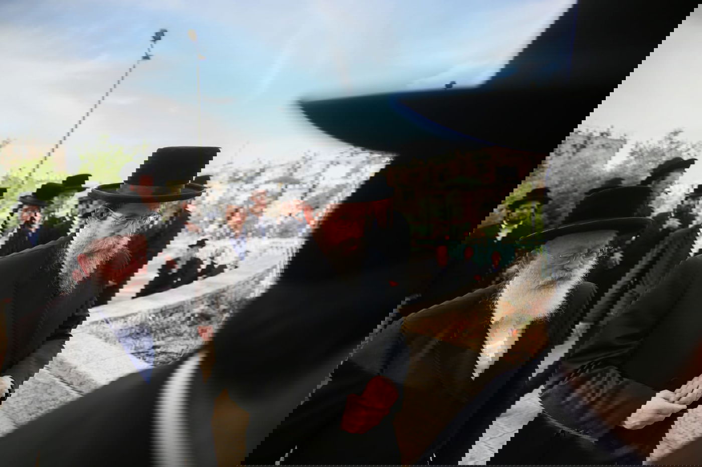 תיעוד: האדמו"רים מגיעים לכינוס המועצת