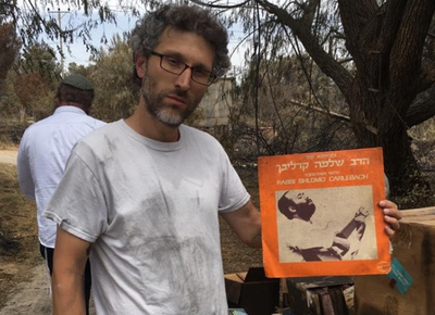 ביתו של קרליבך נשרף; הספרים ניצלו • צפו