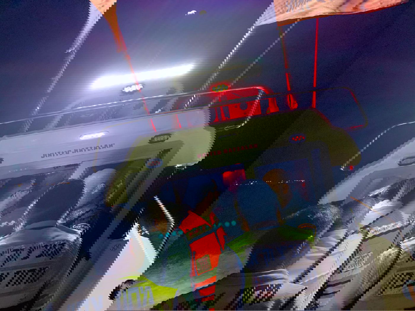 המחלצים על סירת איחוד הצלה