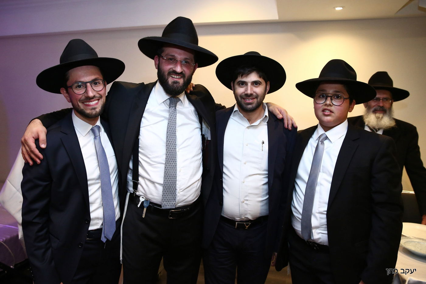 הפוליטיקאי הצרפתי בירמץ את בנו | תיעוד