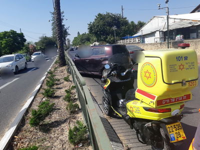 נהג חרדי לקה בליבו - ופגע בגדר ההפרדה