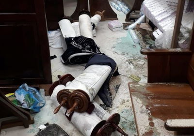 החילול המזעזע של ספרי התורה