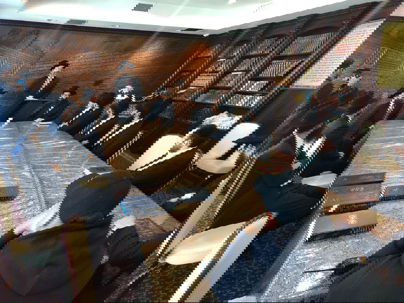 הגר"ד לאו: "לורי-לאה, אנו זקוקים לדמעות שלך"