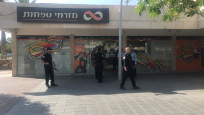 ערד: חמוש התבצר בבנק עם בני ערובה. צפו